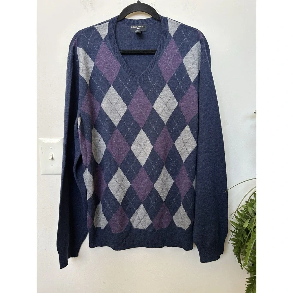 Banana Republic 100% Merino Wool Argyle Sweater L Navy V-Neck Preppy Academia